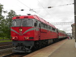 TEP70 335 hält am 16.05.2016 pünktlich um 10:40 Uhr mit dem Schnellzug aus Klaipeda nach Vilnius in Kaisiadorys. 