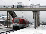 Flughafen-Zug in Vilnius. Die Baureihe 120 km/h schnelle 620M vom polnischen Hersteller Pesa wurde im Jahre 2009 angeschafft. Beachtenswert sind die nachträglich (?) aufgebrachten LED-Zierleisten. 1.1.2009, Bahnhof Vilnius