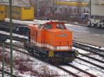 Locon 211 steht im Stuttgarter Hafen zum Rangieren bereit. (19.02.2010) ...