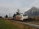 Die 185 666 von Lokomotion mit einem KLV-Zug unterwegs bei ...
