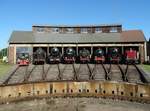 Fahrzeugparade im alten Bw Hanau am 27.05.17 mit CFL 5519,50 3552, 89 906, 38 1772, 001 150-2 und 212 062-4. Das Foto wurde von der Drehscheibe aus gemacht die Extra dafür freigegeben wurde.   