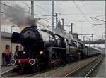 Der Sonderzug anlsslich des Festes 150 Jahre Eisenbahn in Luxemburg mit den beiden Dampfrssern CFL 5519 und SNCB 29.103 steht abfahrbereit am 04.10.09 im Bahnhof von Bettembourg. (Jeanny)