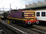 Rangierlok 910 hat soeben eine Reihe Personenwagen im Bahnhof von Luxemburg verschoben. 19.08.2004