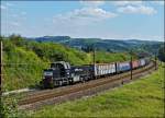 - Güterverkehr - In Luxemburg findet er auch noch statt, der Güterverkehr. Am 10.08.2012 zieht in Mertert die CFL Cargo 1583 einen Güterzug aus dem Moseltal hoch in Richtung Luxemburg Stadt. Die scharze 1583 ist eine Leasinglok des Typs G1206. Eigentümer dieser Lok ist MRCE-Dispo. Sie ist in Deutschland und nicht in Luxemburg im Fahrzeugregister eingestellt. (Jeanny)