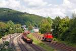 
Eine MaK G 1206 der HGB (Hessische Güterbahn GmbH) fährt am 25.07.2014 als Lz (solo) durch Herdorf (über die Hellertalbahn - KBS 462) in Richtung Betzdorf. 

Die Lok wurde von Vossloh in Kiel unter der Fabriknummer 1001025 gebaut.

Unteranderem war die Lok in den Jahren 2000 bis 2003 für die HGK (Häfen und Güterverkehr Köln AG) als  DH 43 bzw. DH 51 und 2006 bis 2013 für die CFL Cargo S. A als 1505 (NVR-Nummer: 92 82 000 1505-7 L-CFLCA) im Einsatz. Seit dem 01.04.2014 fährt sie nun für die HGB mit unter der NVR-Nummer 92 82 000 1505-7 L-HGB (so auch an der Lok beschrieben).
Die G 1206 ist Eigentum der Alpha Trains Belgium NV/SA (Antwerpen), sie hat die EBA Nummer EBA 00B01A 013.