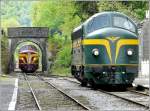 Die Diesellok 202.020 (ex CFL 1602) macht am 16.05.08 eine Pause im Bahnhof von Dorinne-Durnal anlsslich des Rundnasentreffens auf der  Ligne du Bocq , whrend die 1604 mit dem vollbesetzten