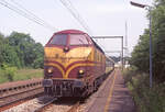CFL 1817 mit Zug 5934 (Luxembourg - Arlon) (BE) beim Zwischenhalt am Bahnsteig in Capellen am 05.06.1998. Scanbild 7702, Fujichrome100.