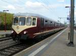 Der Dieseltriebzug Westwaggon 208, Baujahr 1956, beim Pendelverkehr zwischen Rodange und Dommeldange, hier bei der Einfahrt im Bahnhof Ptange.