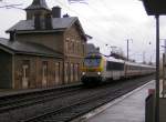 E-Lok 3017 durchfhrt mit IR 115 den Bahnhof von Walferdange in Richtung Endstation Luxemburg. 11.11.07