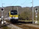 Zug IR 117 in Richtung Ettelbrck mit E-Lok 3016 fhrt in der Nhe von Erpeldingen/Ettelbrck bei herrlichem Wanderwetter an mir vorbei.