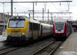 Steuerwagen 011 wird gleich den Bahnhof Luxemburg in Richtung Troisvierges verlassen, whrend Lok 3009 angekoppelt wird, um in einer Stunde ihren Zug nach Lige zu fhren.