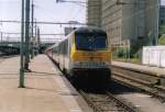 BR 3008 der CFL mit Regionalzug in Luxemburg Hauptbahnhof  Scanfoto: Uwe Wstenhagen 2003