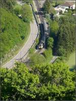 Der IR 118 durchfhrt am 12.05.08 das Sauertal in der Nhe von Michelau auf seinem Weg von Luxemburg nach Liers.