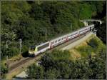 Die 3015 mit dem IR Luxemburg-Liers am Haken hat soeben den Tunnel in der Nhe von Lellingen verlassen und fhrt auf dem eingleisigen Streckenabschnitt in Richtung Wilwerwiltz.