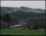 Zu spterer Stunde befindet sich CFL 3016 mit vier Doppelstockwagen kurz vor Wilwerwiltz (26.04.2011)
