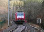 Lok 4017 berquert eine Brcke bei der Haltestelle Merkoltz  und fhrt in Richtung Wiltz.