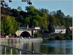 . Goldener Oktober - Eine etwas andere Sicht auf die Sauerbrücke in Wasserbillig mit der 4011, welche am 16.10. 2011 einen Güterzug über die Grenze nach Deutschland zieht. (Jeanny)