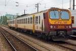   Der  Z2  CFL  2016 (94 82 00 2016 1-4 L-CFL / 94 82 00 2016 2-2 L-CFL) ist am 14.09.2014 im Bahnhof Ettelbrück (Ettelbréck) abgestellt.