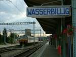 am 13.8.07 steht eine 2000er Einheit als RB nach Luxembourg Stadt in Wasserbillig bereit. Der Bahnhof an sich ist ganz beschaulich, weiter im Innenland geht es dann aber los mit dem Rangierbahnhof, wo die grenzberschreitenden Zge zusammengestellt/auseinander genommen werden.