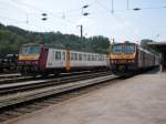 Triebzug 2005 ist vor kurzem aus Diekirch angekommen, Triebzug 2001 ist im Bahnhof von Ettelbrck auf einem Nebengleis abgestellt. 07.06.07