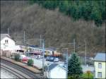 Wenn die Fahrgste umgestiegen sind, setzt sich dann auch der Verstrkungszug in Richtung Wiltz (hier Triebzug 2007) im Bahnhof von Kautenbach in Bewegung.