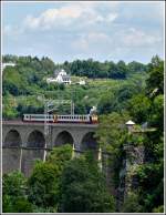 - Spanisches Trmchen - Z 2001 befhrt am 03.07.2012 den Pulvermhle Viadukt in Luxemburg Stadt und wird bald an einem berrest der Festung vorbeifahren, einem sogenannten spanischen Trmchen.