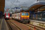   Der aus Diekirch am 18.08.2015 im Bahnhof Luxemburg angekommene CFL Elektrotriebwagen Z 2020 fährt nun vom Gleis 7 (Voie) in den Abstellbereich.