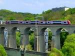 Luxemburg, der CFL TW 2214 auf dem Pulvermühle Viadukt der Nordstrecke. 25.04.2014