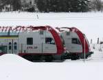 Die Steuerwagen 012 und 014 stehen am Karsamstag im Schnee in Troisvierges.