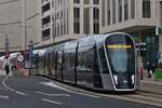 Luxemburg Stadt. Tram in der Testphase von der Stäereplatz bis zum Hauptbahnhof. Soeben hat diese Bahn die Haltestelle Hamillius in Richtung Hauptbahnhof verlassen. 02.12.2020