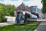 Die Straßenbahn hat soeben die Haltestelle Faincerie in Richtung Staereplaz in der Stadt Luxemburg verlassen.
