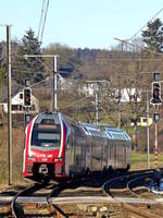 Der CFL KISS Z 2308 fhrt am 21.01.2019 in den Bahnhof von Wilwerwiltz ein. Der Triebzug bediente als RE 3737 Troisvierges-Luxembourg die luxemburgische Nordstrecke. (Jeanny) 