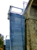 Luxemburg, Nordausfahrt aus dem Bahnhof Luxembourg, Linie 10 Nordstrecke Luxemburg-belgische Grenze und Linie 30 Luxemburg-Sandweiler-Wasserbillig-deutsche Grenze. Neben dem alten zweigleisigen  Pulvermühle  Viadukt wird eine neue zweigleisige Brücke für die Linie 30 gebaut. 21.04.2013