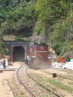 Die Strecke berwindet mit 67 Brcken und 48 Tunnels einen Hhenunterschied von fast 1100m.