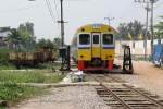 Mae-Klong-Linie Nummernloser Triebwagen am 27.M�rz 2010 im Bf. Ban Laem.