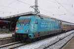 magdeburg-alle-bahnhofe 101 016-4 (UNICEF) mit etwas ramponierter Beklebung und ziemlich dreckig in Magdeburg Hbf. Leider blieb der vordere Stromabnehmer trotz Richtungswechsels oben. Die Fahrt ging nach Leipzig. Fotografiert am 11.02.2010.