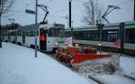 magdeburg Auch in Magdeburg kam Tief Daisy an und sorgte daf�r das die Verkehrsbetriebe nach Jahren mal wieder Ihre Schneeschieber fahren lie�en. 
Hier haben wir eine Schneeschiebetraktion mit dem 
Tatra Triebwagen 1182 u. 1183 
und die Schneeschiebelore 769.