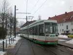 magdeburg Stra�enbahnlinie 4 nach Krankenhaus Olvenstedt an der Haltestelle Cracau.(18.2.2010)