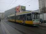 magdeburg Stra�enbahnlinie 6 nach Diesdorf an der Haltestelle Allee-Center.(18.2.2010)