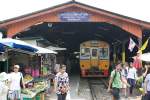 Mahachai-Linie 1255 am 27.M�rz 2010 im Bf. Mahachai.