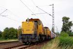 Diesellok 6466 mit ihrer Schwesterlok 6468 und einem Zug Sch�ttgutwagen ...