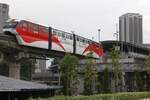 rapidKL Monorail Garnitur 29 mit den Nummern 2933 - 2936 (Hersteller: Scomi Rail, Type SUTRA) hat am 12.Dezember 2023 soeben die Monorail Stesen Titiwangsa (MR11) verlassen.