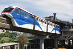 rapidKL Monorail Garnitur 30 mit den Nummern 3037 - 3040 (Hersteller: Scomi Rail, Type SUTRA) verlässt am 13.Dezember 2023 die Stesen BBCC-Hang Tuah (MR4) in Richtung Maharajalela (MR3).