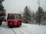 Manitou and Pikes Peak Railway Doppeltriebwagen 25 an einer Unterwegsstation, 19.M�rz 2010. 