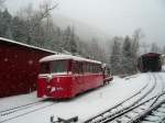 Manitou and Pikes Peak Railway Lok 9 auf dem Hauptgleis, zwischen zwei Wagenschuppen. 19.M�rz 2010.