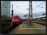 218 392 steht mit dem RE 4837 zur Abfahrt bereit. ...