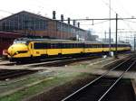 mat54 'Hondekop' 765 mit afweichende Front auf Bahnhof Zwolle am 13-10-1995. Bild und scan: Date Jan de Vries.