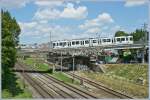 Metro Lausanne Zwischen den Haltestellen 'Montelly' und 'Provence' �berquert  die m1 (TSOL) die SBB Strecke Lausanne - Renens - Gen�ve/Vallorbe/Biel. 
5. Juli 2010