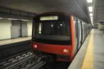 Lissabon, 16.02.2011, Metrozug der Roten Linie im Endbahnhof S�o Sebasti�o ...
