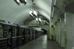 Ein Zug der Moskauer Metro h�lt in der Station Kurskaya. ...